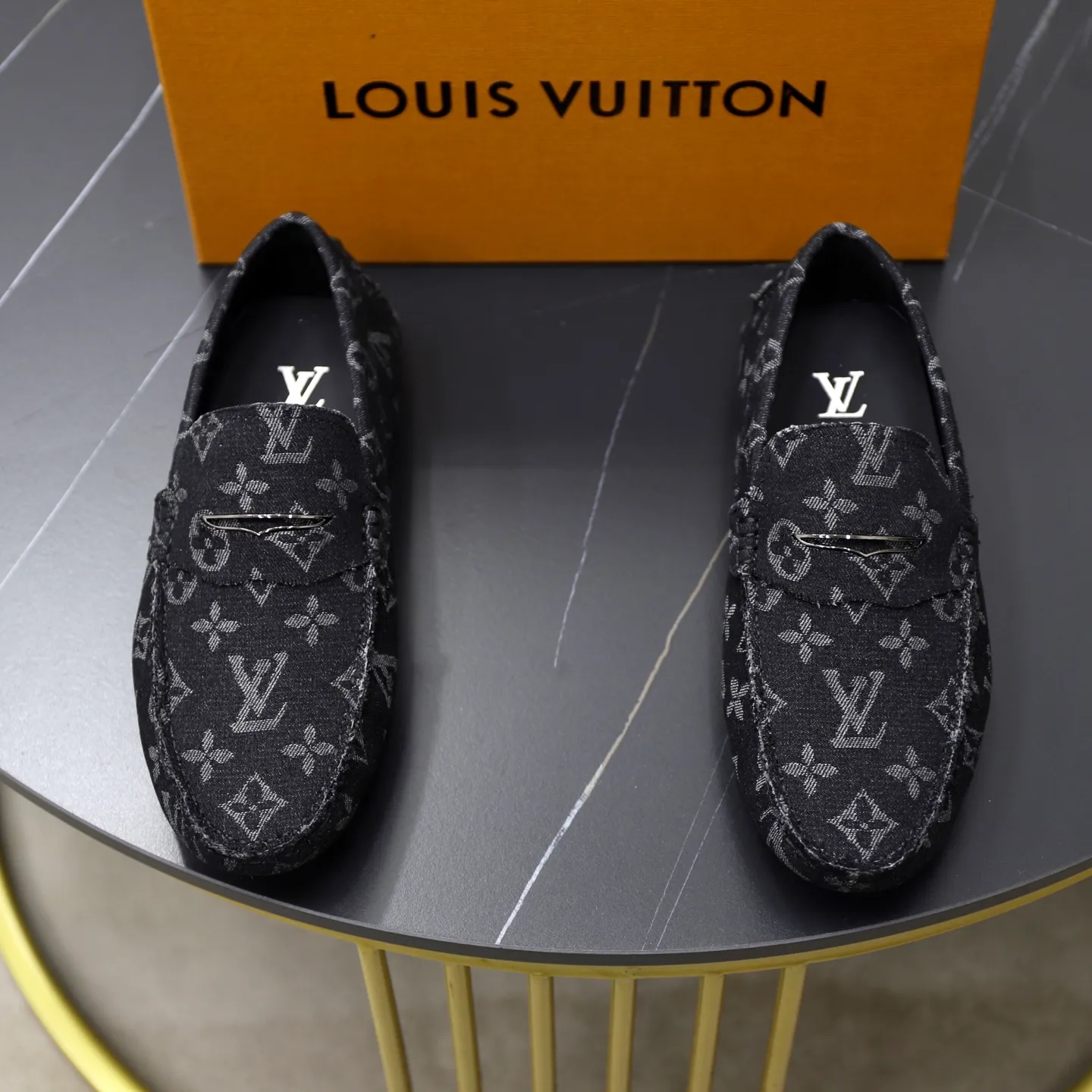 Ex-factory price: 480💰【LV】Louis Vuitton ⚠️High-end men’s driving and pedal series ⚠️38-44 (customized for 45) ⚠️All original cowhide leather! Thick and soft! Made entirely of calfskin lining! Rubber sheet anti-slip beanie sole! Three-dimensional package technology! Fashionable and classic! Handicrafts! Original high quality! Feel free to compare!
